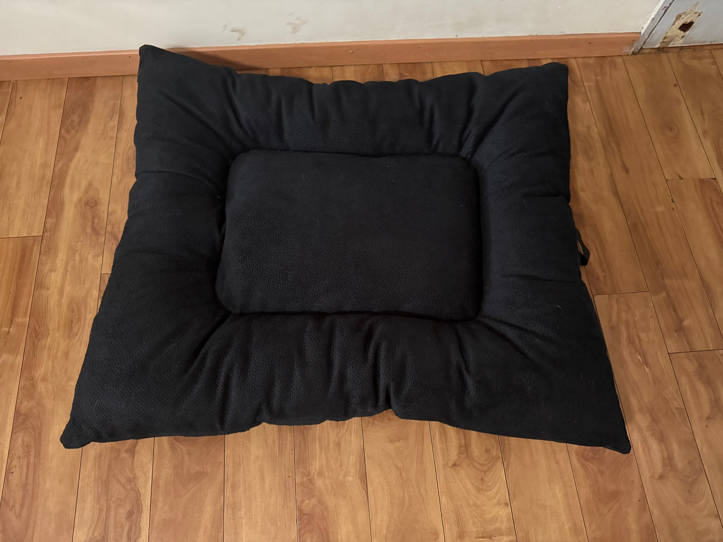 Cama de perro negra