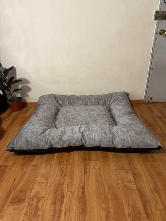 CAMA TAPETE GRIS