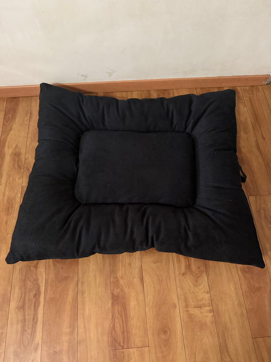 Cama de perro negra