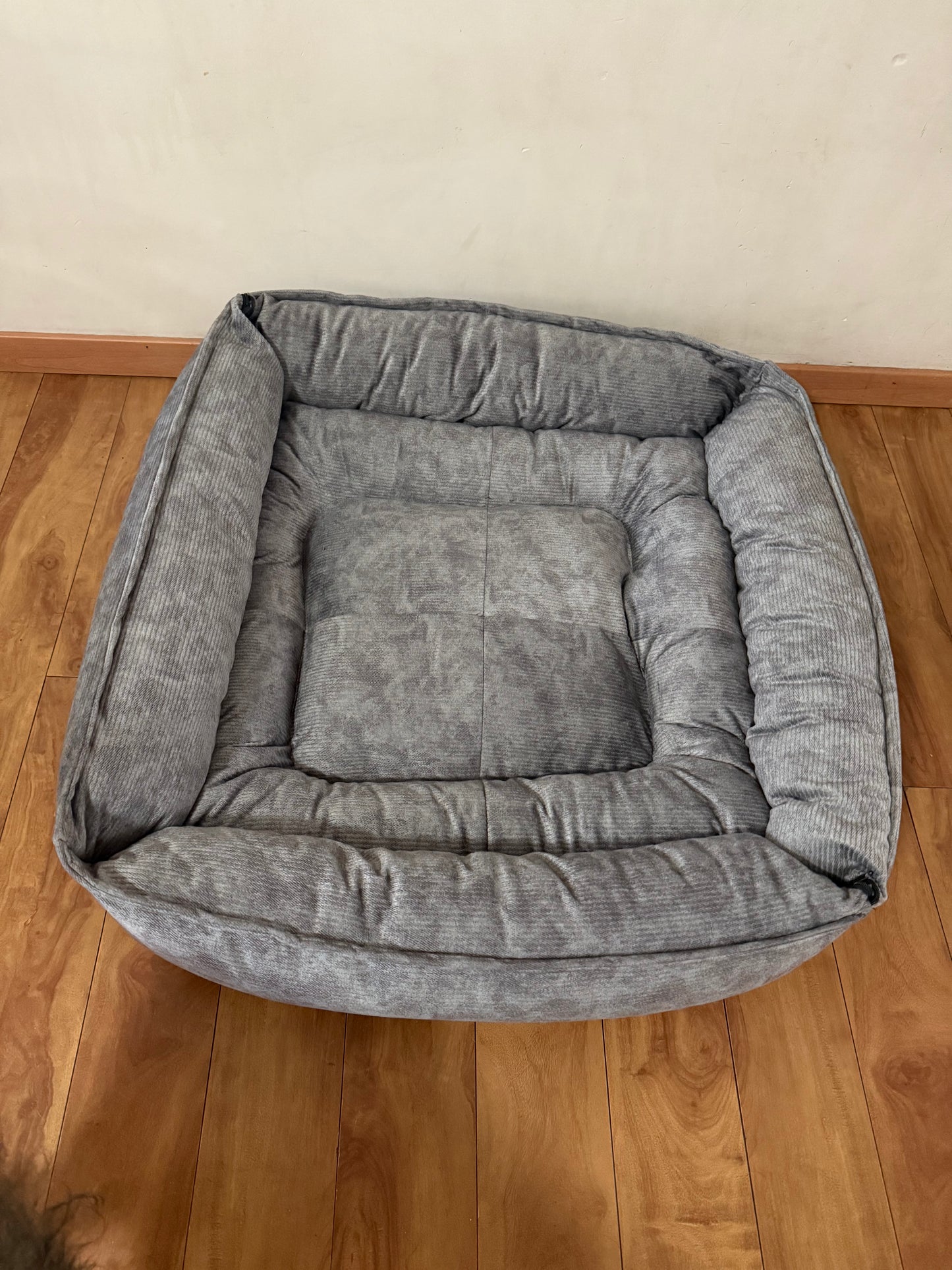 Cama de perro gris