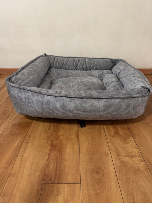 Cama de perro gris